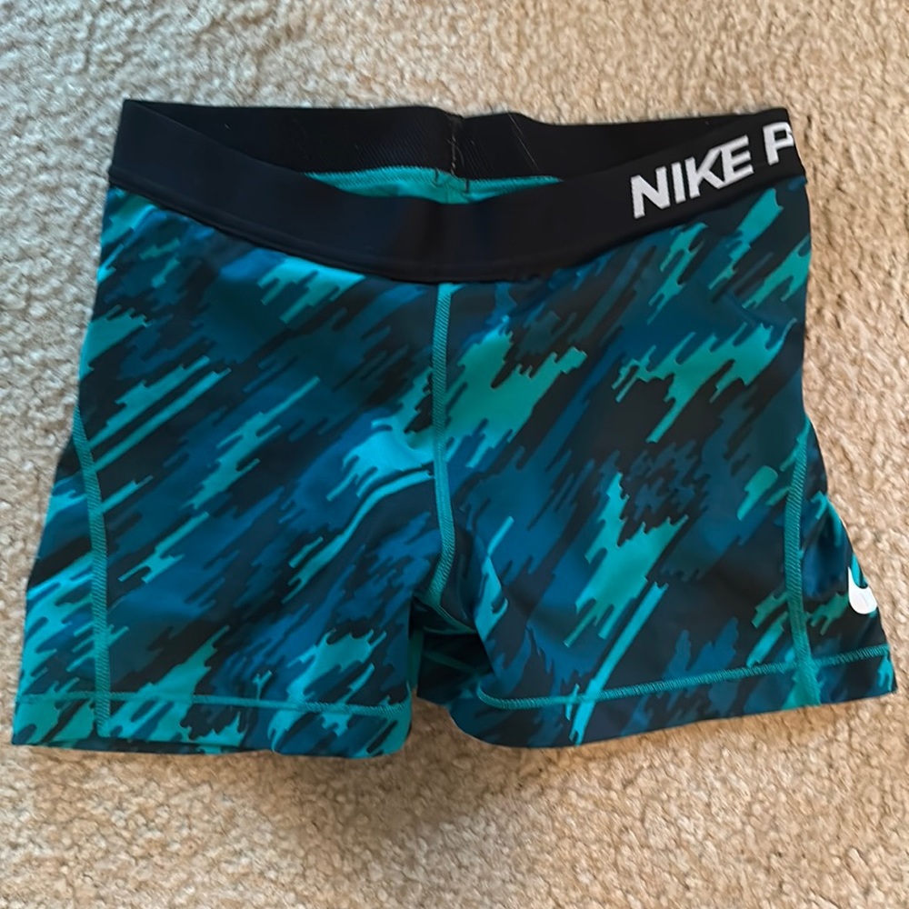 Nike Pro Women’s spandex size medium shorts